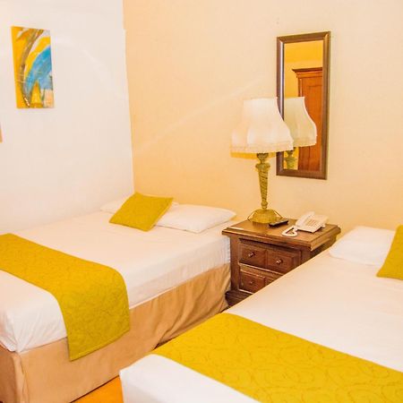Hostal Fuente Castalia, B Y B Leon Exterior photo