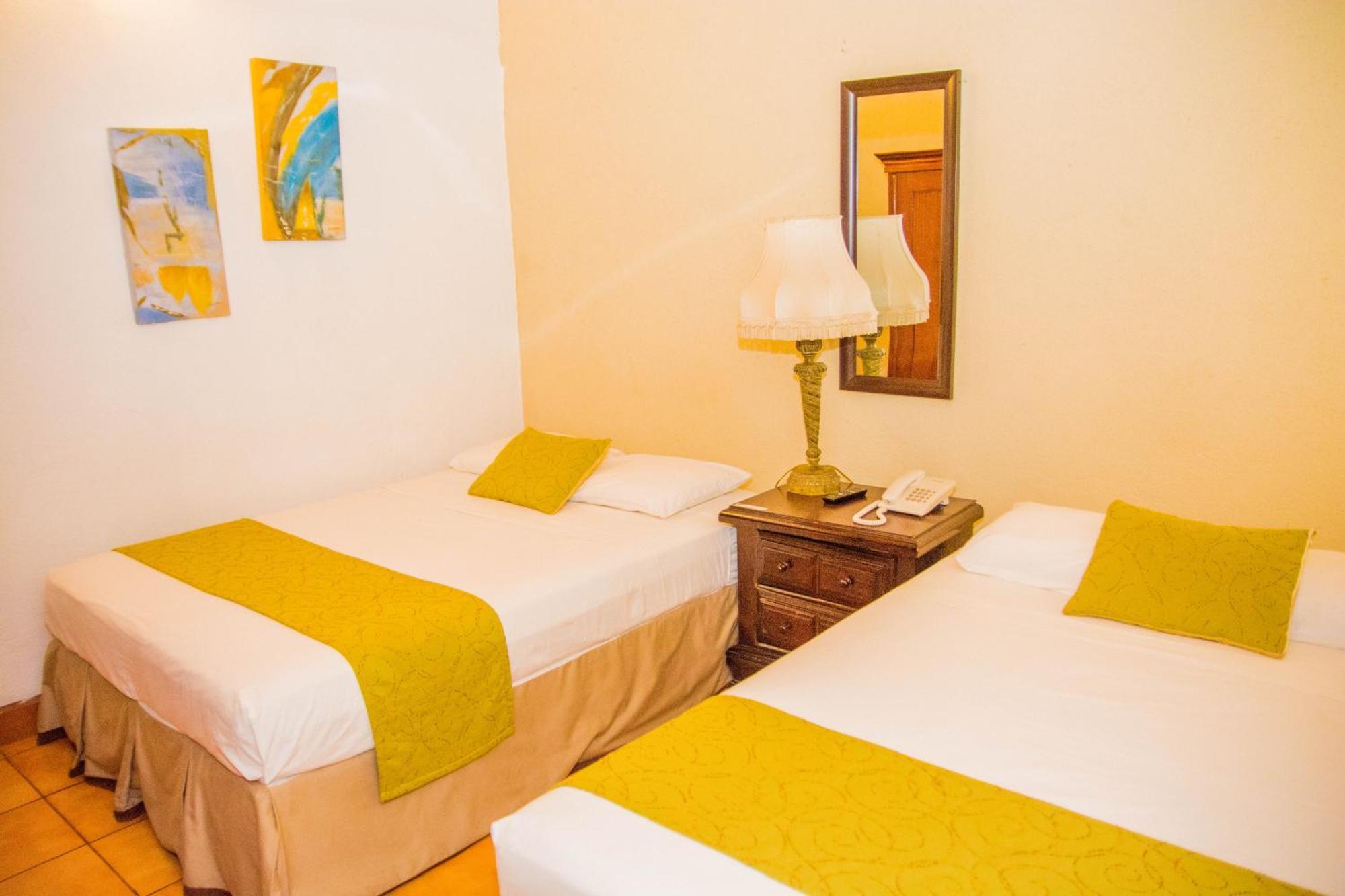 Hostal Fuente Castalia, B Y B Leon Exterior photo