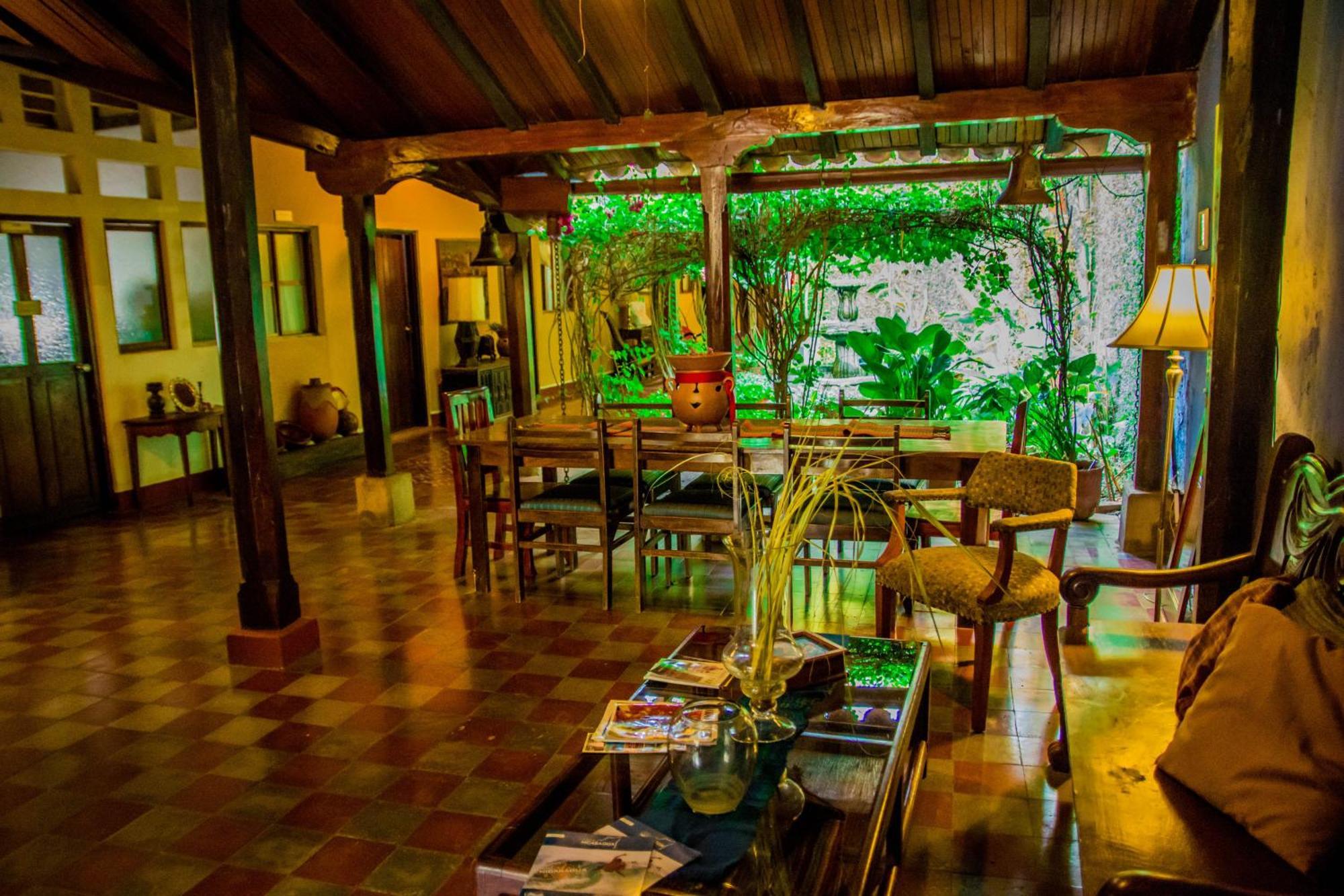 Hostal Fuente Castalia, B Y B Leon Exterior photo
